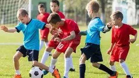 “足球盛宴！罗梅罗神钩一击，哈兰德百球里程碑，咪咕英超第14轮最佳进球对决等你来选！”